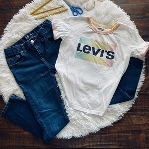 Girls Back to school Levi’s white logo Tee and Skinny jeans bundle size 10